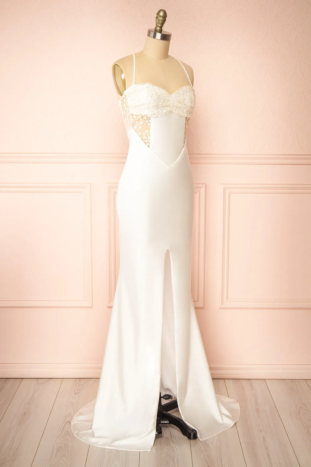 Elaria Ivory | Embroidered Fitted Wedding Dress